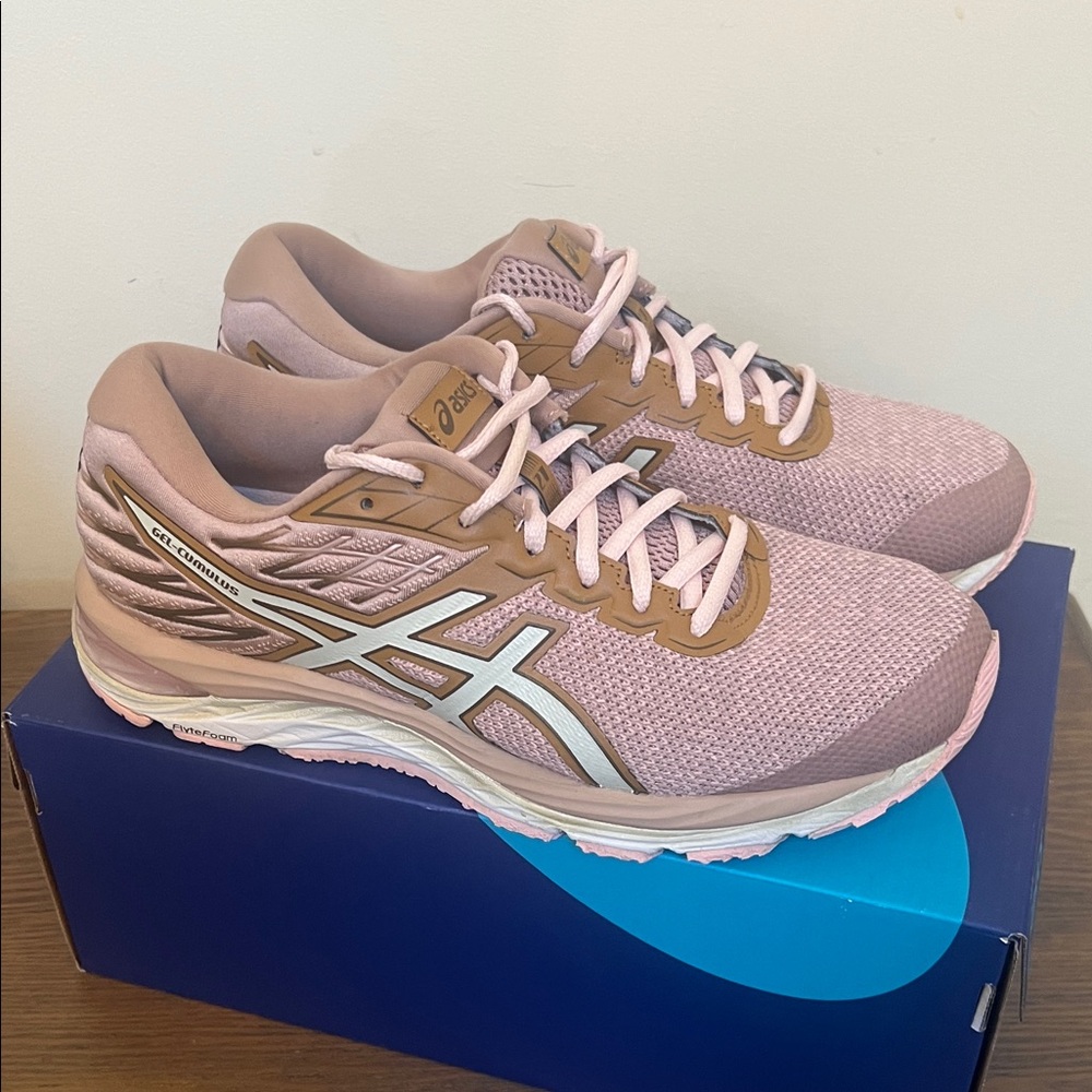 ASICS Women's Gel-Cumulus 21 Size 9.5